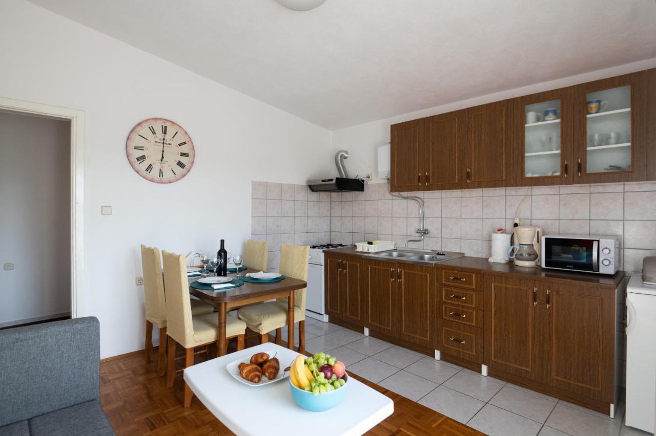 Marina'S Apartments Ražanac Buitenkant foto