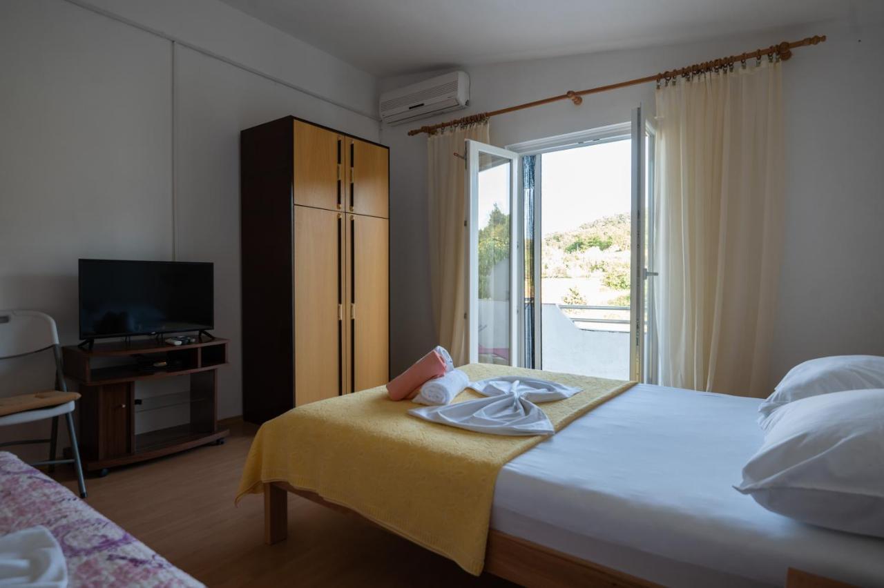 Marina'S Apartments Ražanac Buitenkant foto