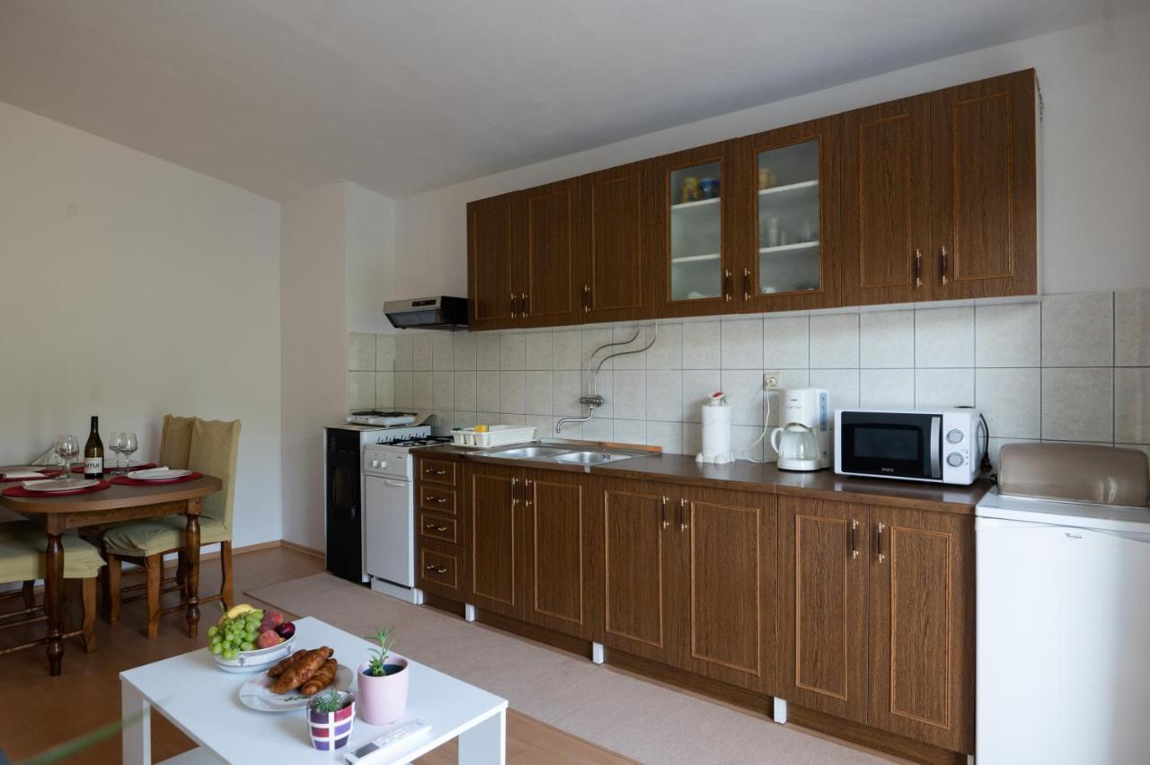Marina'S Apartments Ražanac Buitenkant foto