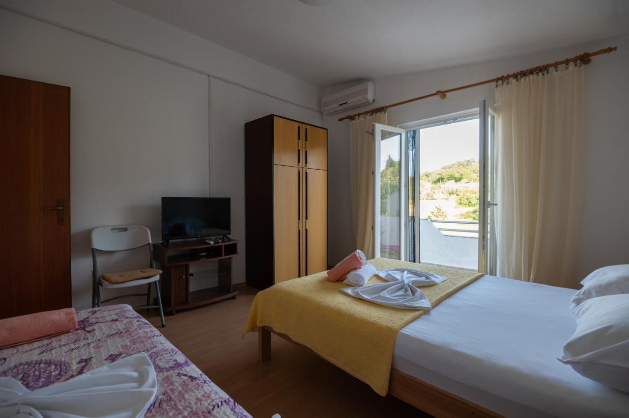 Marina'S Apartments Ražanac Buitenkant foto