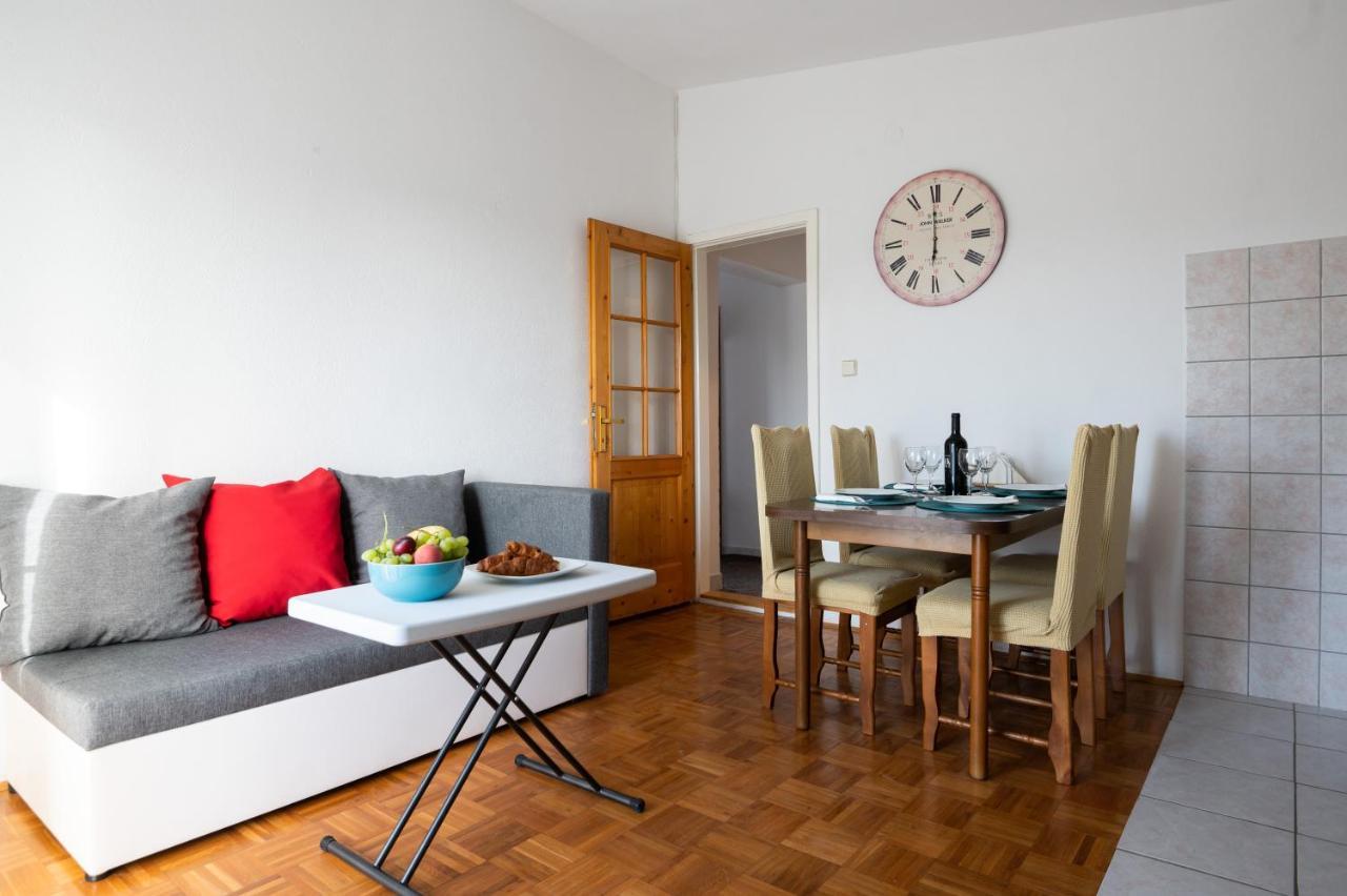 Marina'S Apartments Ražanac Buitenkant foto