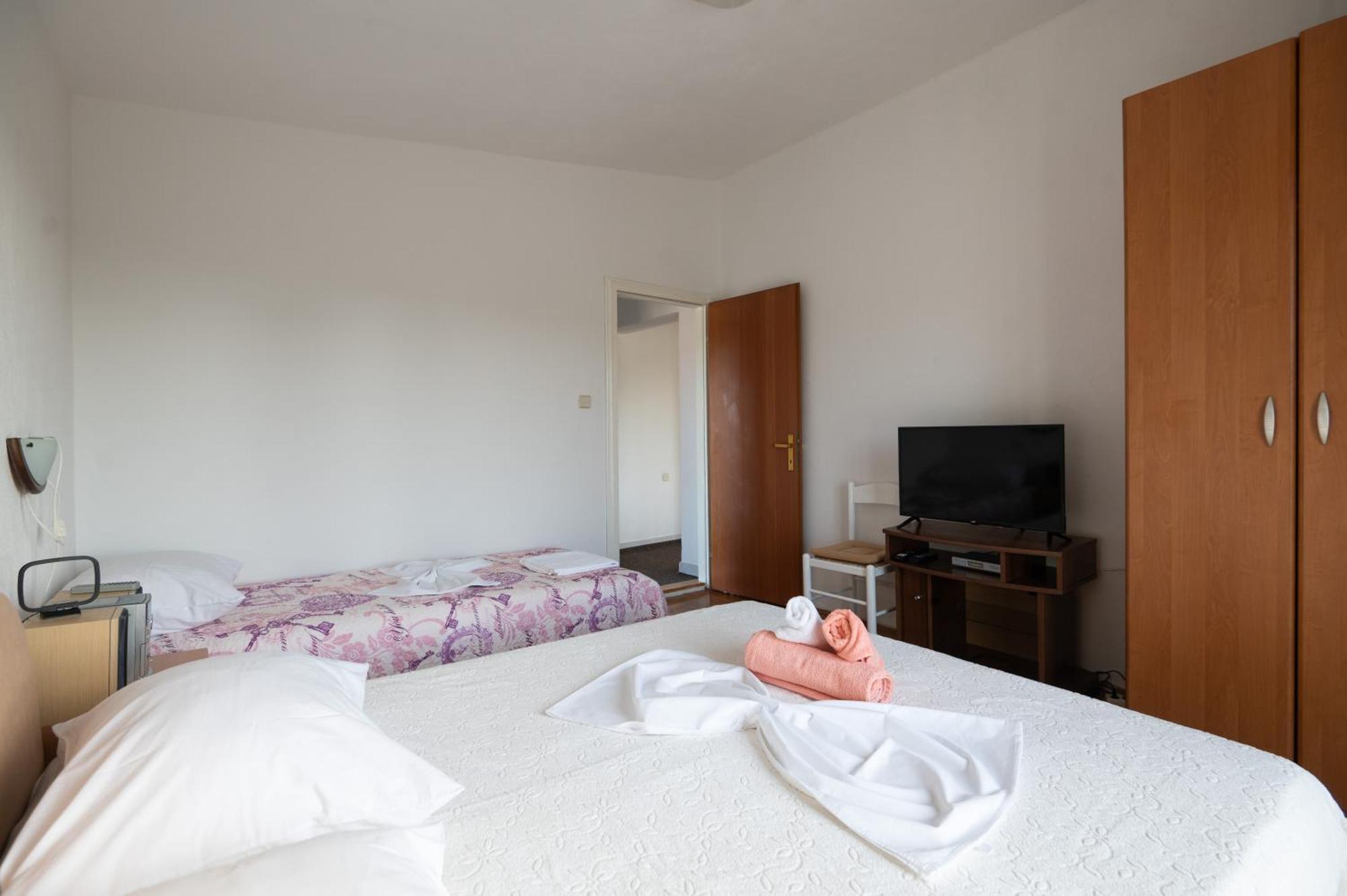 Marina'S Apartments Ražanac Kamer foto