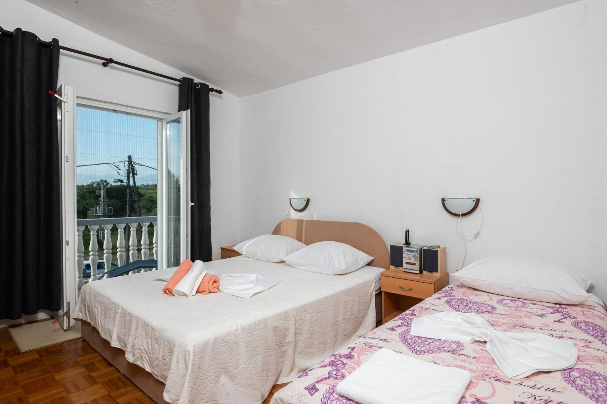 Marina'S Apartments Ražanac Kamer foto